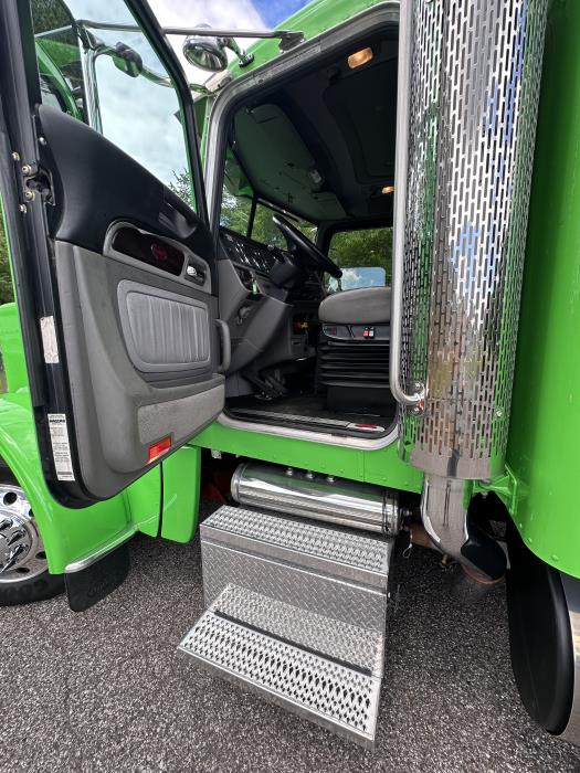 2021 Peterbilt 389-17
