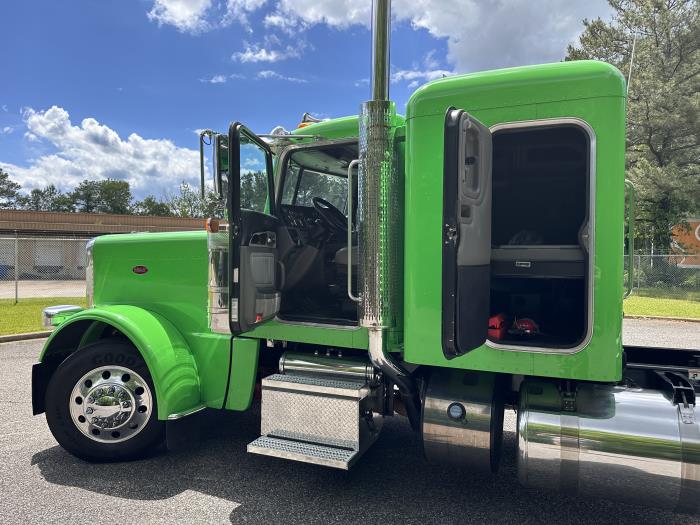 2021 Peterbilt 389-16