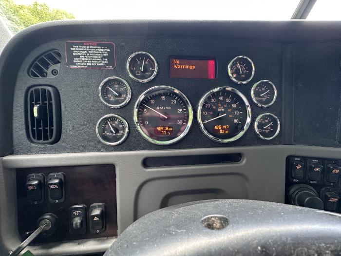 2021 Peterbilt 389-18