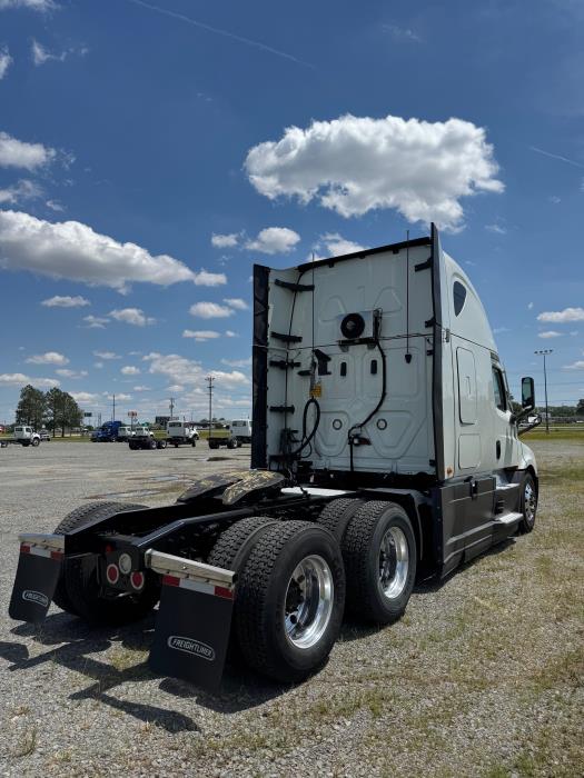 2021 Freightliner Cascadia-5