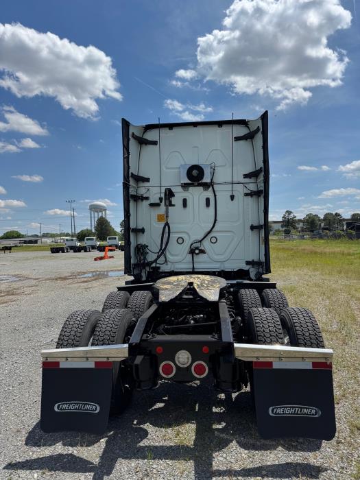 2021 Freightliner Cascadia-6