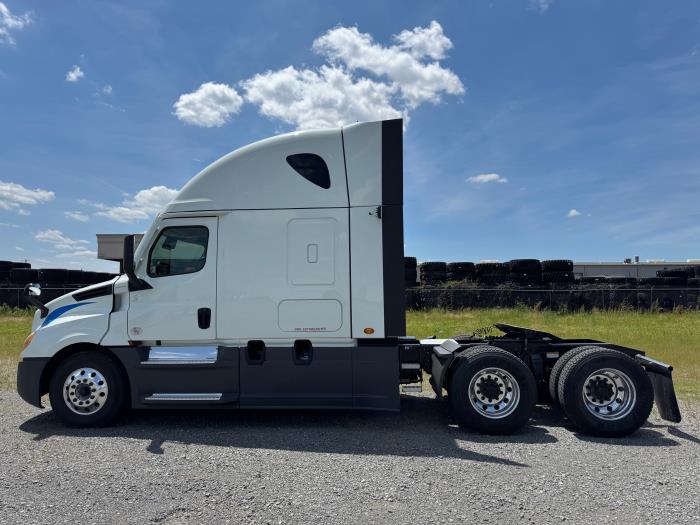2021 Freightliner Cascadia-9