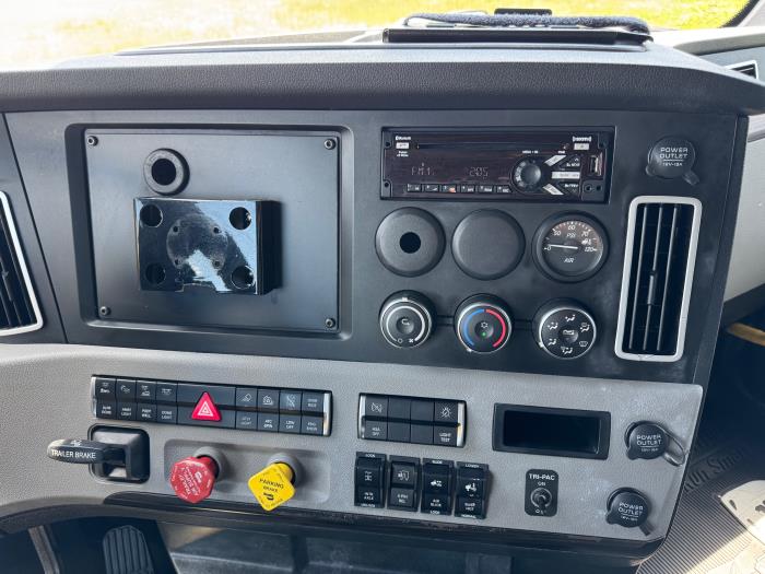 2021 Freightliner Cascadia-12