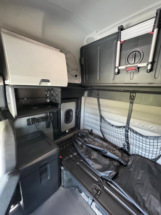 2021 Freightliner Cascadia-18