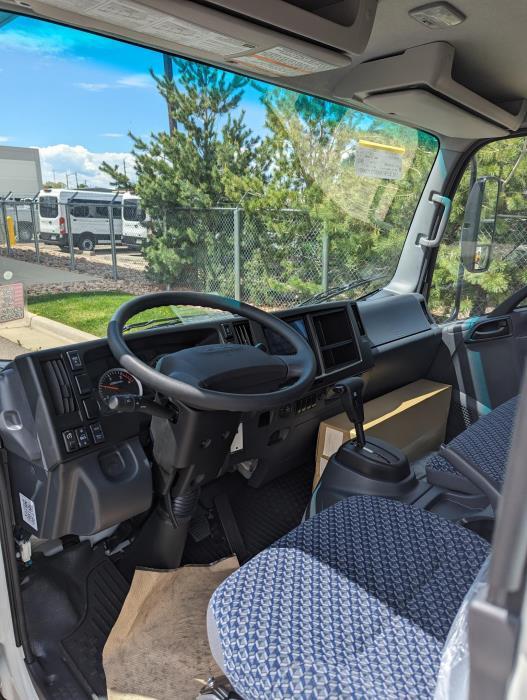 2024 Isuzu NRR-6