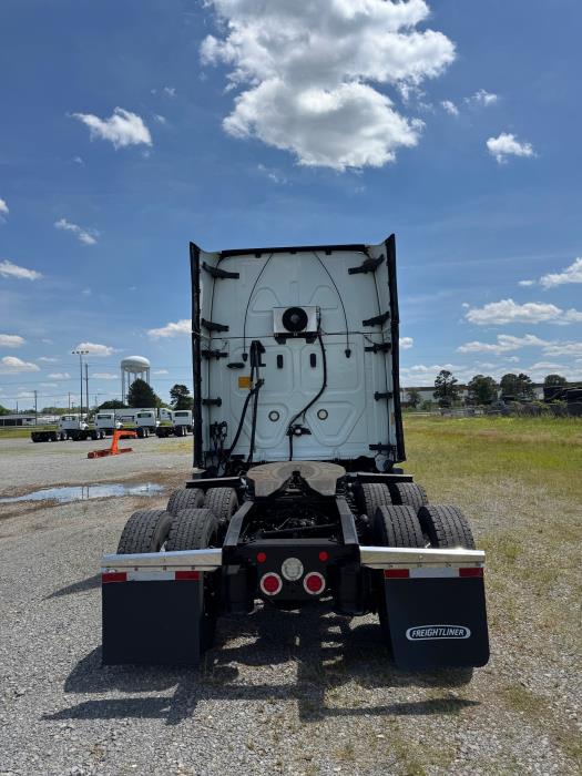 2021 Freightliner Cascadia-6