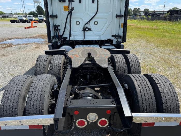 2021 Freightliner Cascadia-7