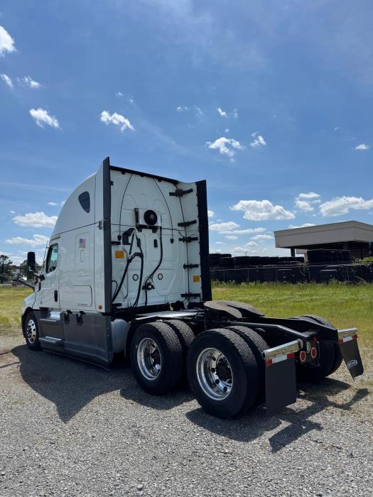 2021 Freightliner Cascadia-8