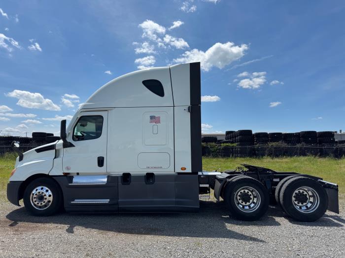 2021 Freightliner Cascadia-9