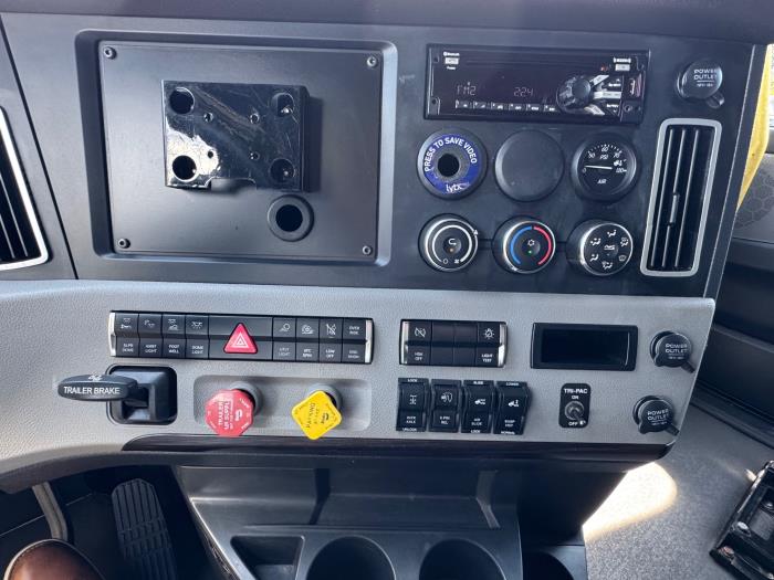 2021 Freightliner Cascadia-13