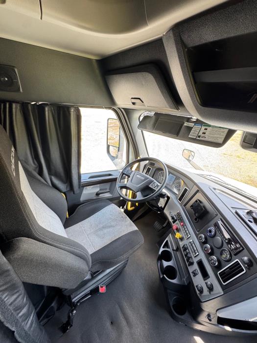 2021 Freightliner Cascadia-16