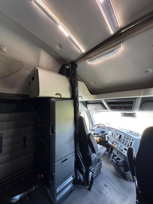 2021 Freightliner Cascadia-19