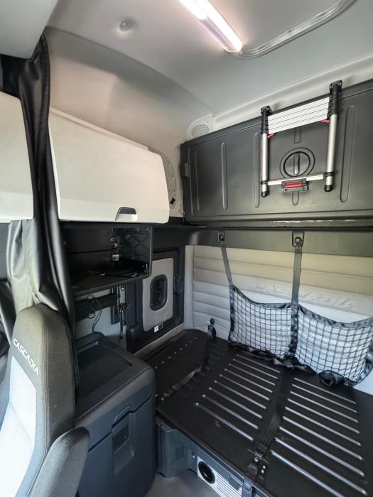 2021 Freightliner Cascadia-21