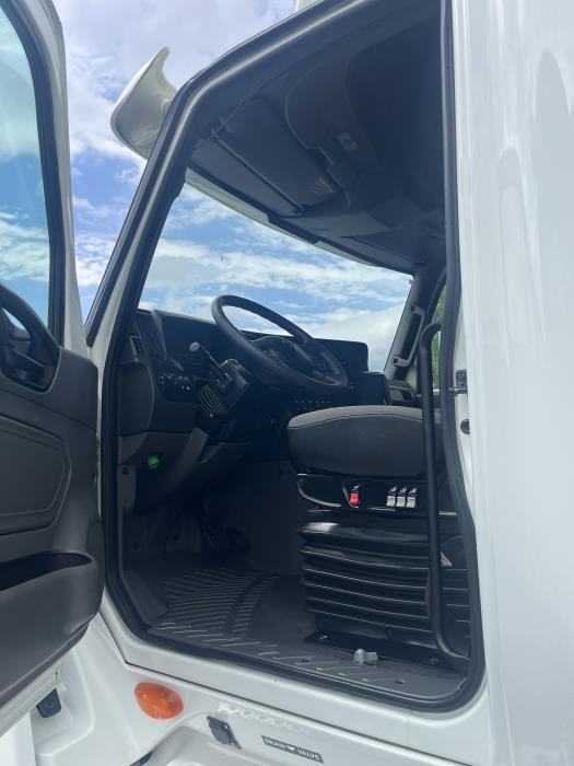 2023 International LT625-7