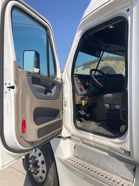2017 Freightliner Cascadia-5