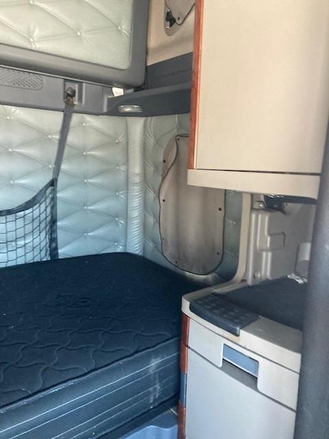 2017 Freightliner Cascadia-9