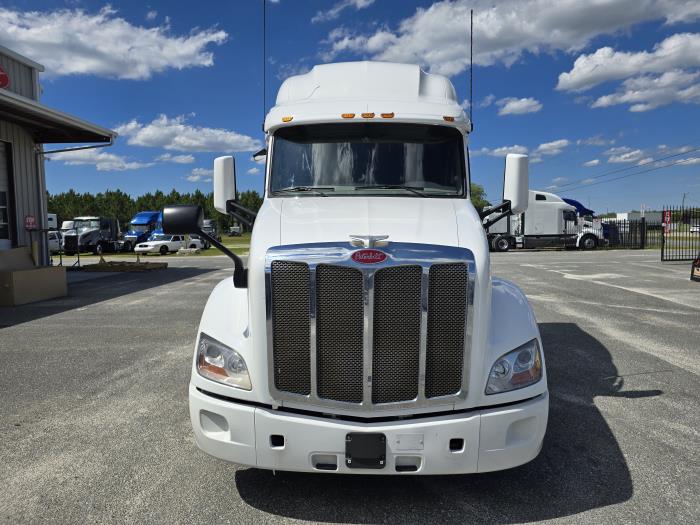 2022 Peterbilt 579-8