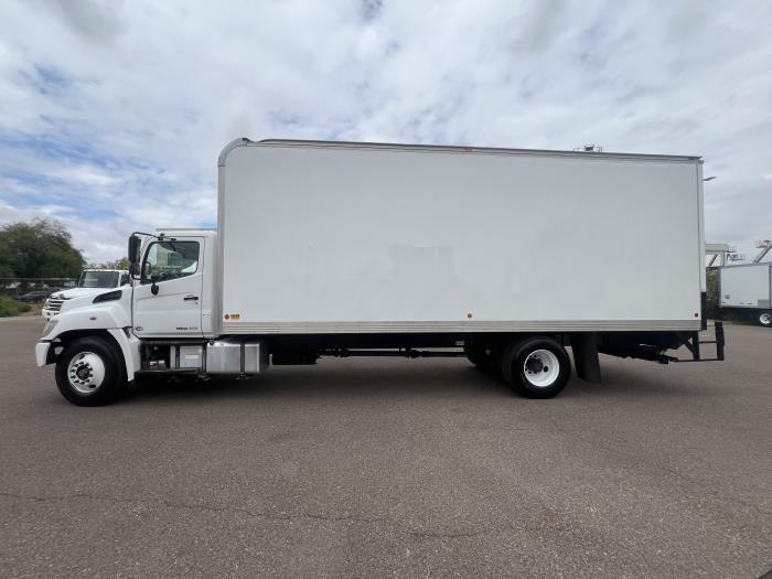2017 Hino 268A-2