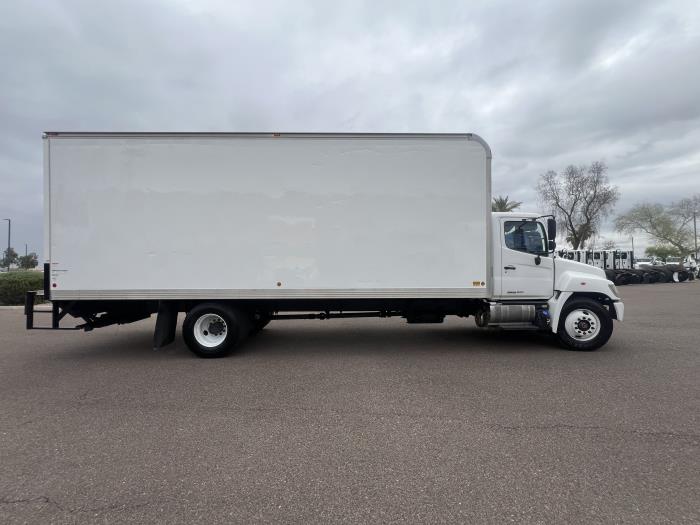 2017 Hino 268A-6