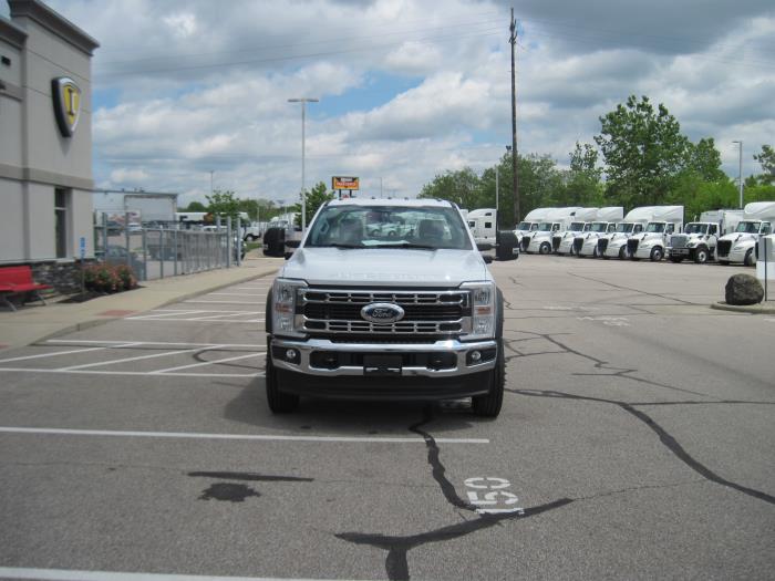 2025 Ford F-600-3