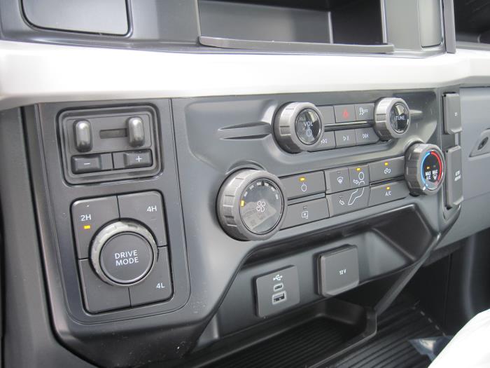 2025 Ford F-600-13