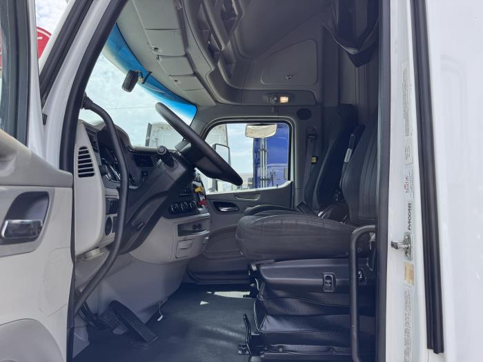 2022 Peterbilt 579-8
