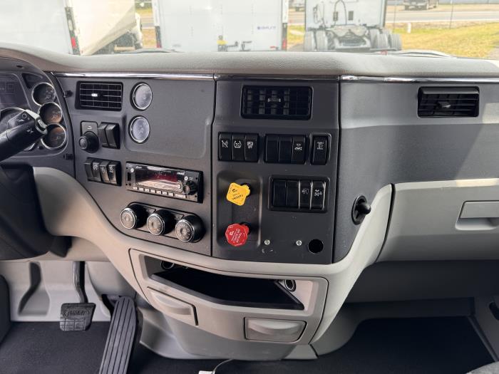 2022 Peterbilt 579-18