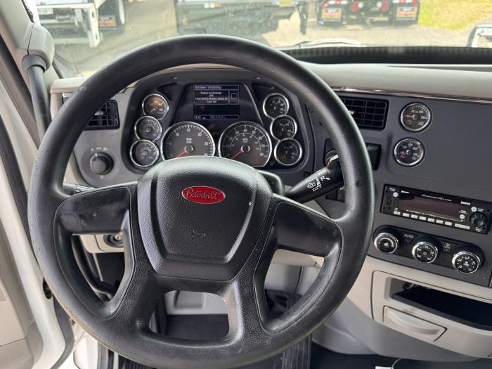 2022 Peterbilt 579-21