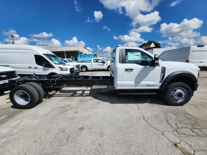 2025 Ford F-600-4