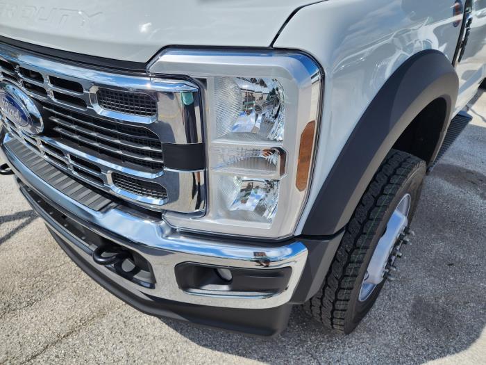 2025 Ford F-600-8