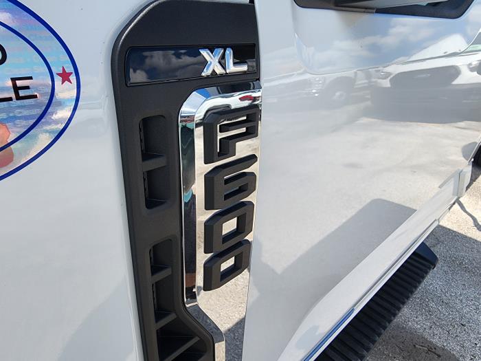 2025 Ford F-600-11