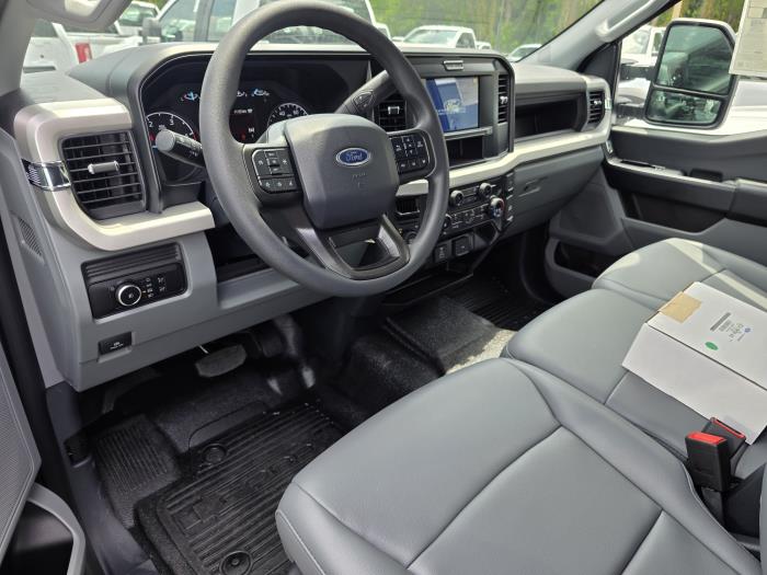 2025 Ford F-600-13