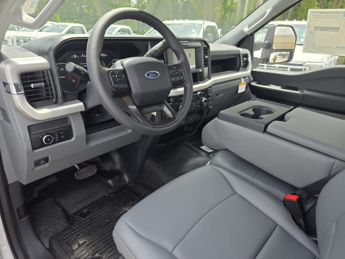 2025 Ford F-600-13