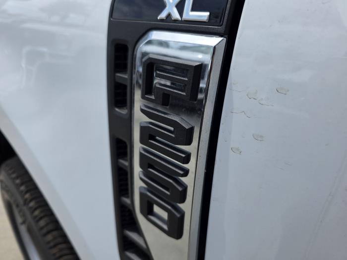 2025 Ford F-250-10