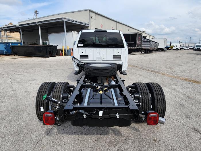 2025 Ford F-550-6
