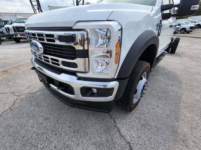 2025 Ford F-550-11