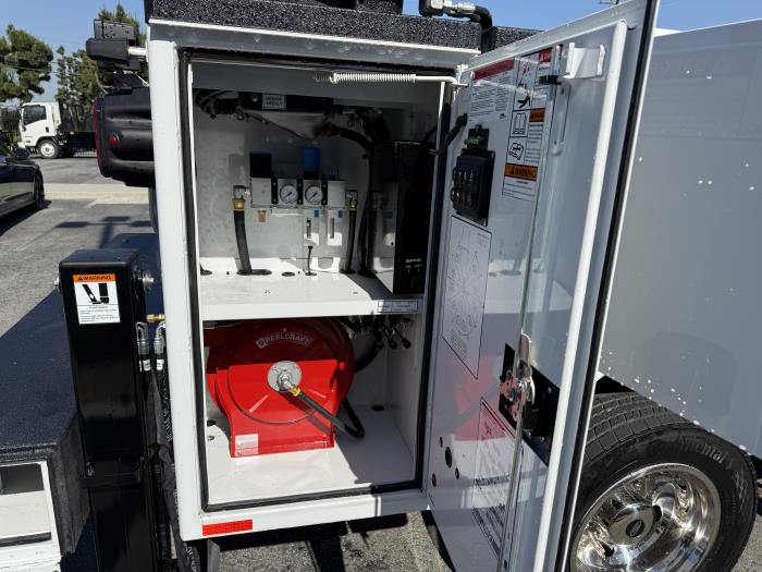 2025 Ford F-550-23