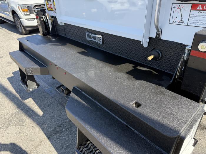 2025 Ford F-550-25
