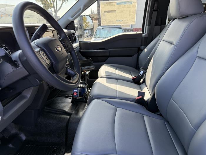 2025 Ford F-550-32