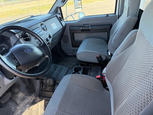 2015 Ford F-650-11