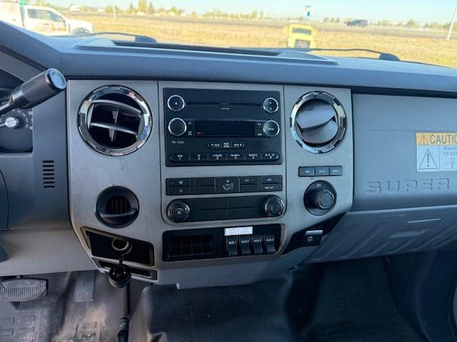2015 Ford F-650-12