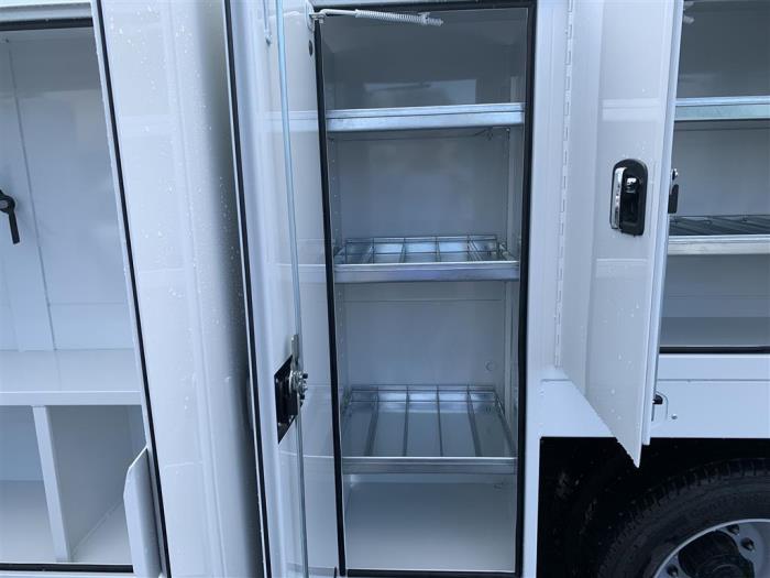 2025 Ford F-550-11