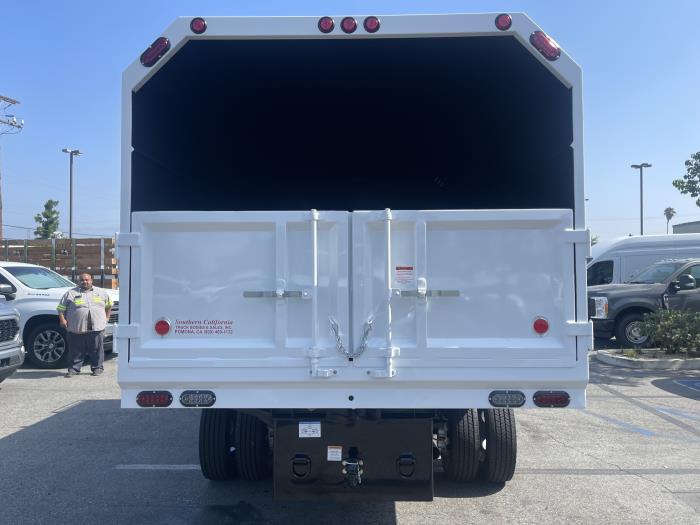 2025 Ford F-550-3