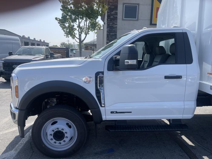 2025 Ford F-550-11
