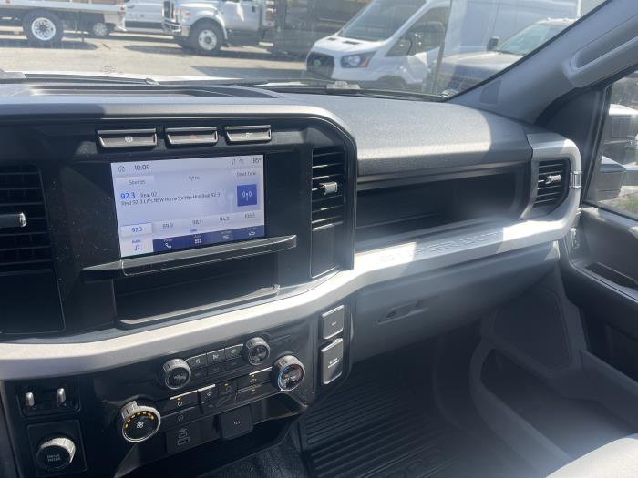 2025 Ford F-550-17