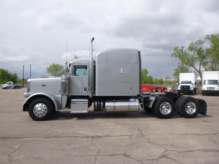 2020 Peterbilt 389-4