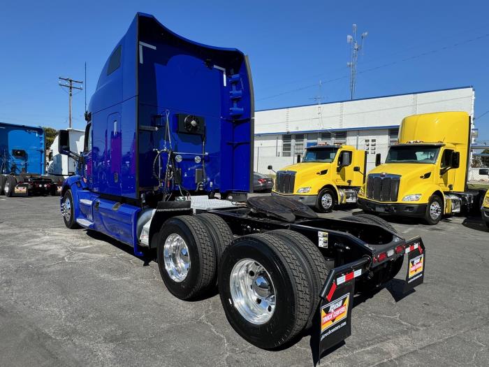 2022 Peterbilt 579-8