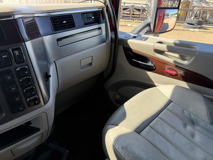 2018 Peterbilt 579-8