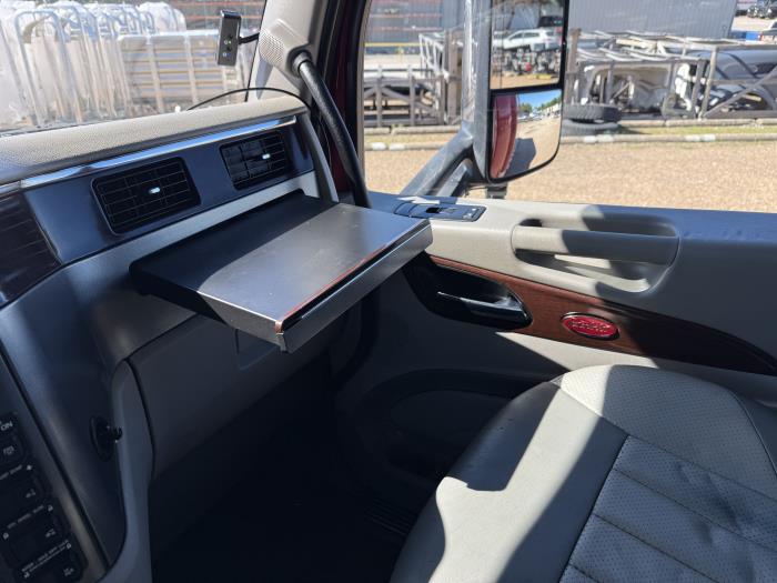 2018 Peterbilt 579-9