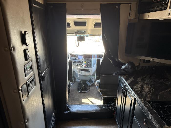 2018 Peterbilt 579-28